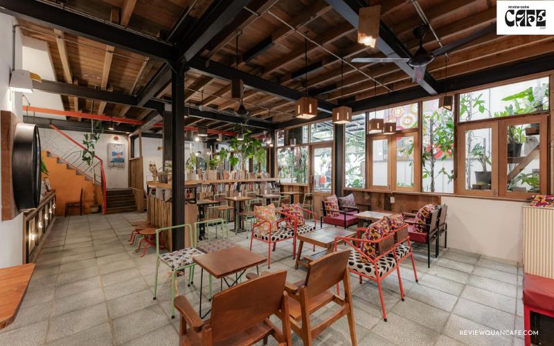 Top 10 quán cà phê D2 Bình Thạnh lý tưởng dành cho bạn Cà Kê Café với không gian quán rộng rãi, thoáng mát