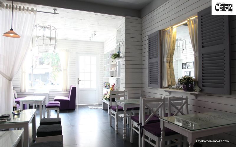 Top 10 quán cà phê D2 Bình Thạnh lý tưởng dành cho bạn Koneko Coffee & Gift Shop mang đến không gian hiện đại và sang trọng