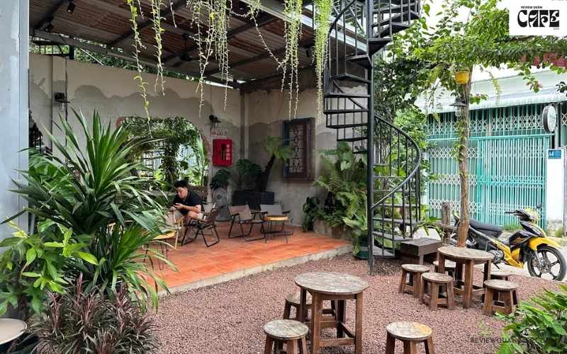 quan ca phe mo cua 2424 tai binh duong 7