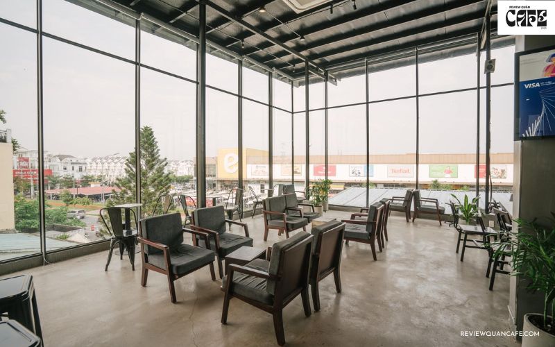 Top 10 quán cafe 24h Gò Vấp – Review địa điểm chill thâu đêm Three O'clock một quán nước nổi tiếng với không gian quán rộng rãi, sang trọng