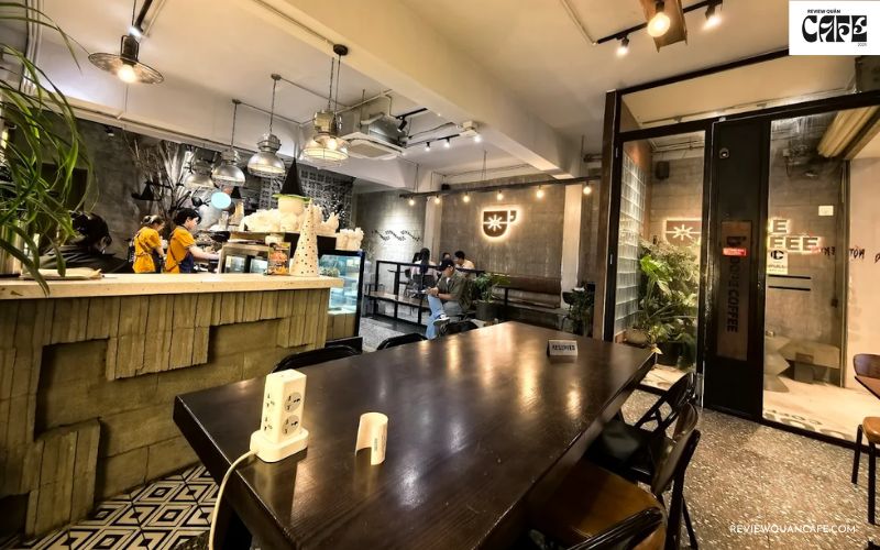 Top 10 quán cafe 24h Gò Vấp – Review địa điểm chill thâu đêm Dope coffee một quán cafe 24h Gò Vấp với không gian rộng rãi, yên tĩnh