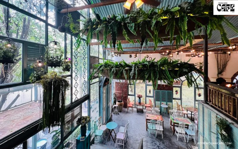 Top 7 quán cà phê Thủ Dầu Một đẹp mê mẩn quên lối về The Wood Coffee thu hút khách bởi không gian thoáng, rộng rãi
