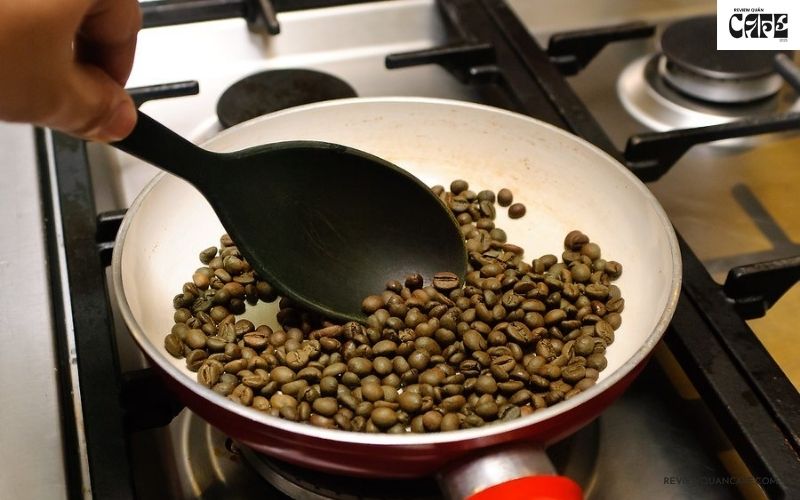 Cách rang cà phê tại nhà bằng chảo