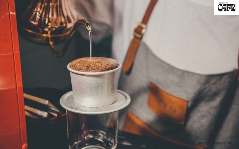 Cách thưởng thức cà phê ngon đâu chỉ là “uống”, đó là nghệ thuật Thưởng thức cà phê pha phin – Chậm rãi để cảm nhận