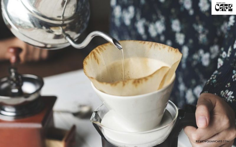 Cách thưởng thức cà phê ngon đâu chỉ là “uống”, đó là nghệ thuật Thưởng thức cà phê pour over – Nghệ thuật trong từng giọt